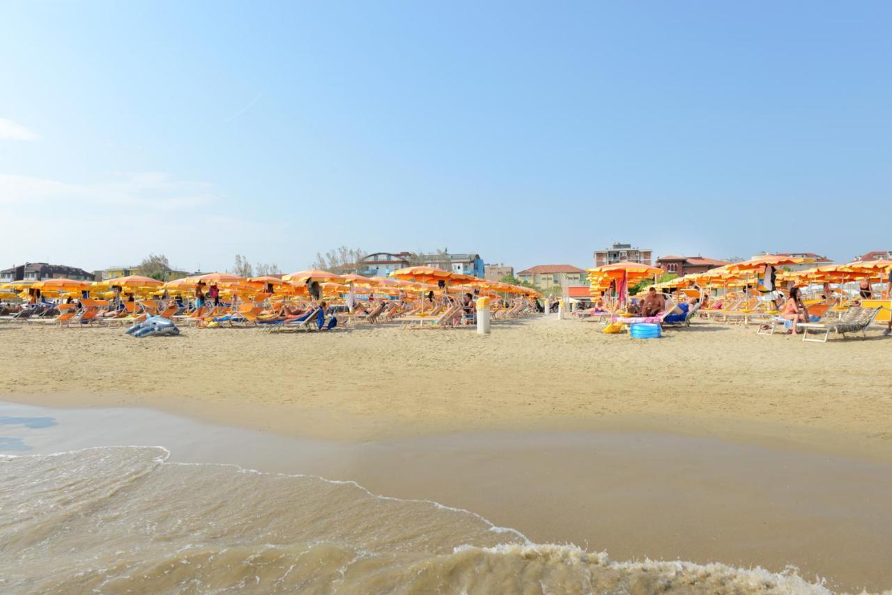 Hotel Flora Capri Cesenatico Ngoại thất bức ảnh
